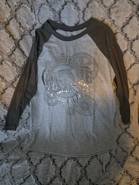 Universal Studios The Toothsome Chocolate Emporium Raglan Tee M NWOT